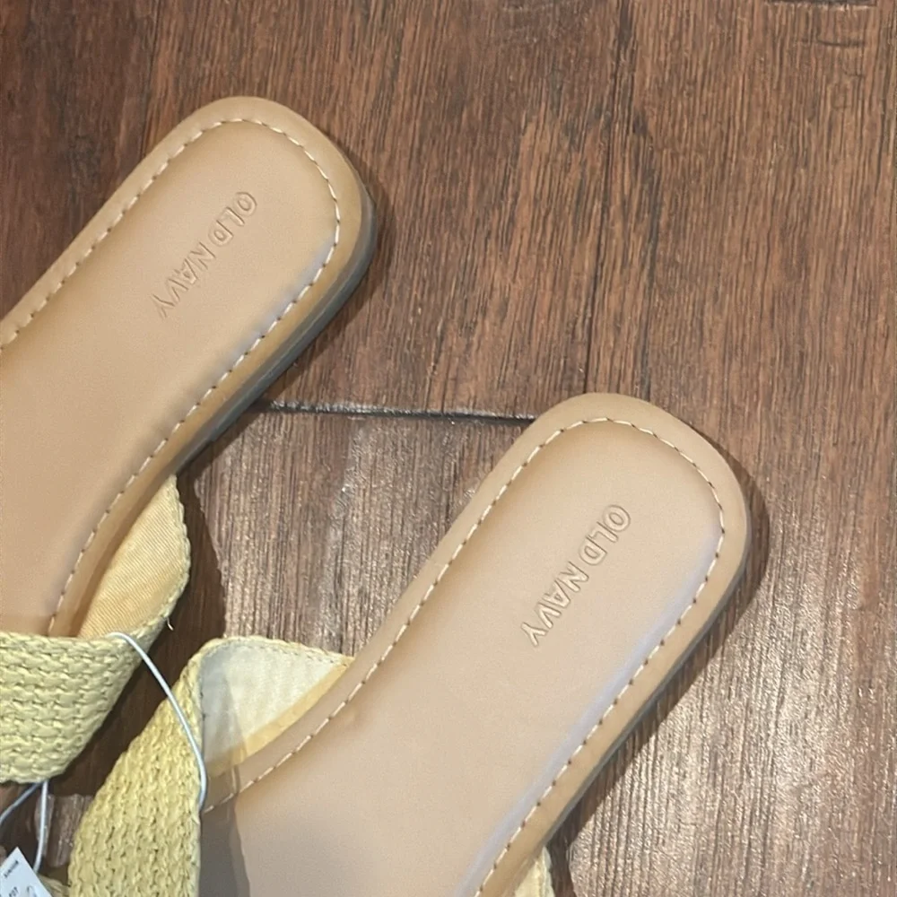 NWT! Size 10 Old Navy Women's Tan Sandals - Picture 4 of 8